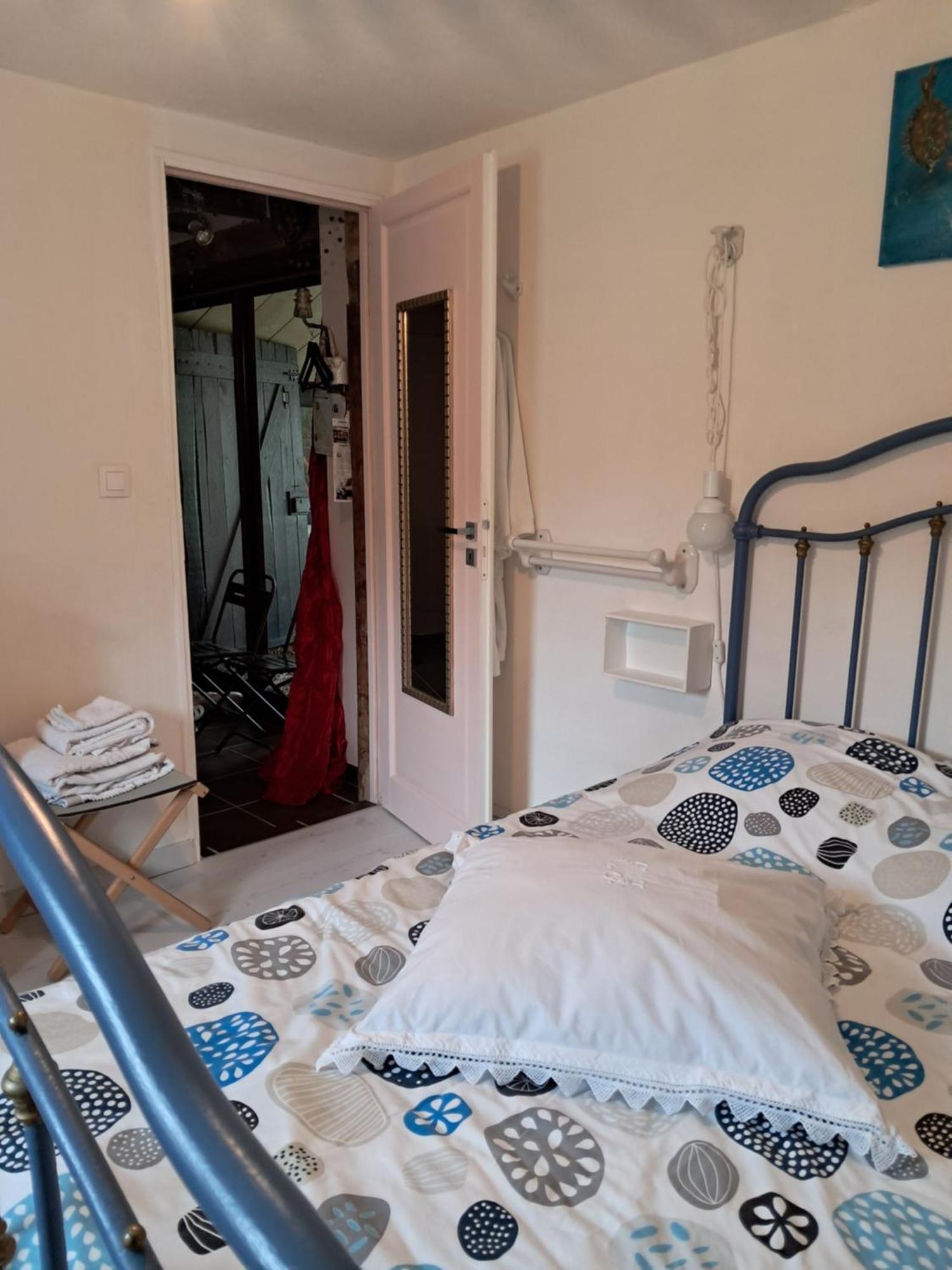 Le Buisson De La Gariole Bed & Breakfast Aubigny-sur-Nere Room photo